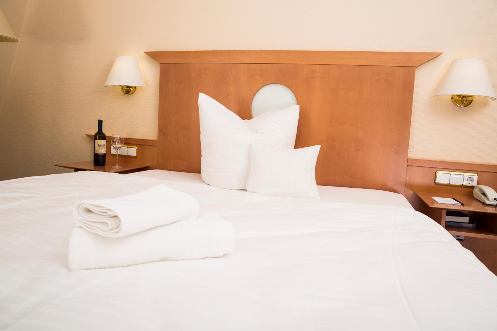 Hotel Dietmayr Ноймаркт  Экстерьер фото